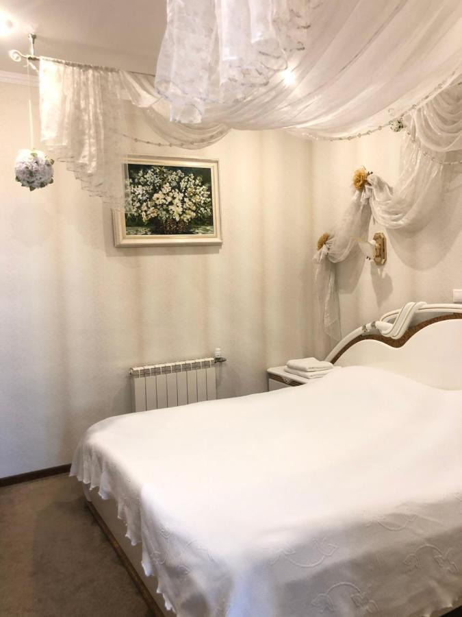 Gusarskiy Hotel And Apartment 키예프 외부 사진