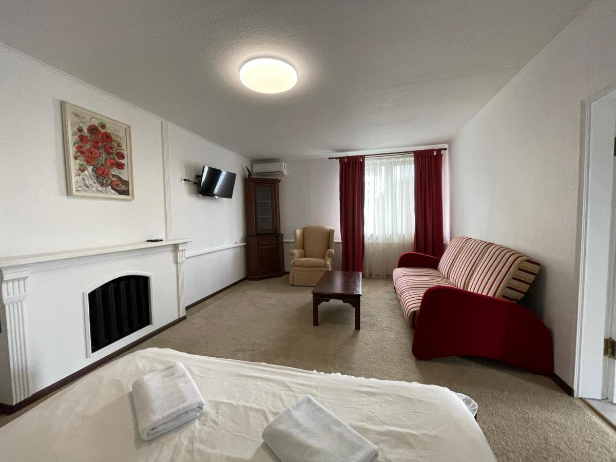 Gusarskiy Hotel And Apartment 키예프 외부 사진