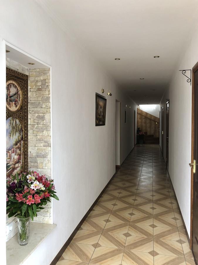 Gusarskiy Hotel And Apartment 키예프 외부 사진